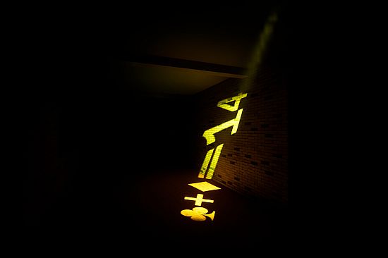 逃离狮门外语学校 / Escape the School