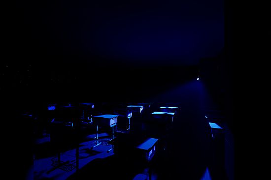 逃离狮门外语学校 / Escape the School