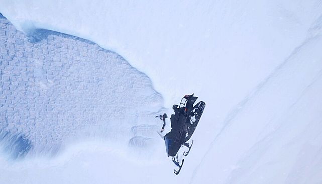 ポーラー エクスプローラー: 北極への VR そり遊び