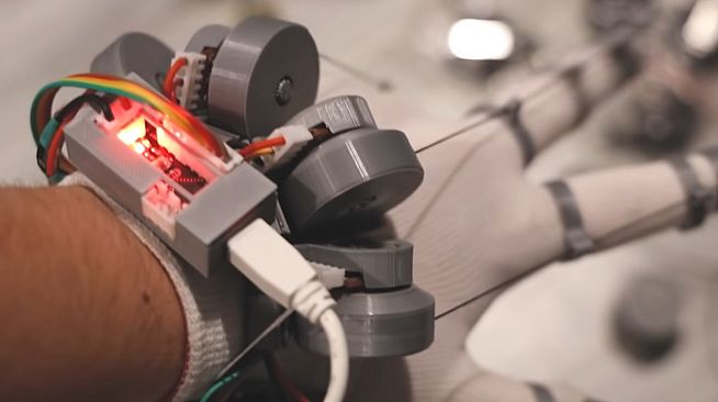 OpenGloves - Force Feedback Demo