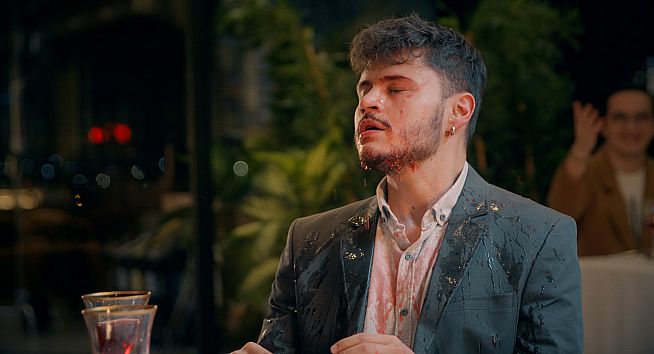 First Date : Late To Date